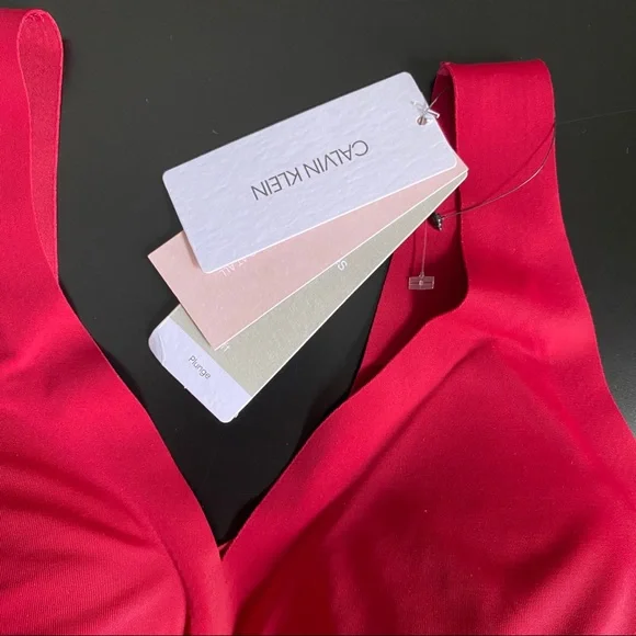 🌱 Calvin Klein Invisibles Lightly Lined V-Neck Bralette - Picture 7 of 8